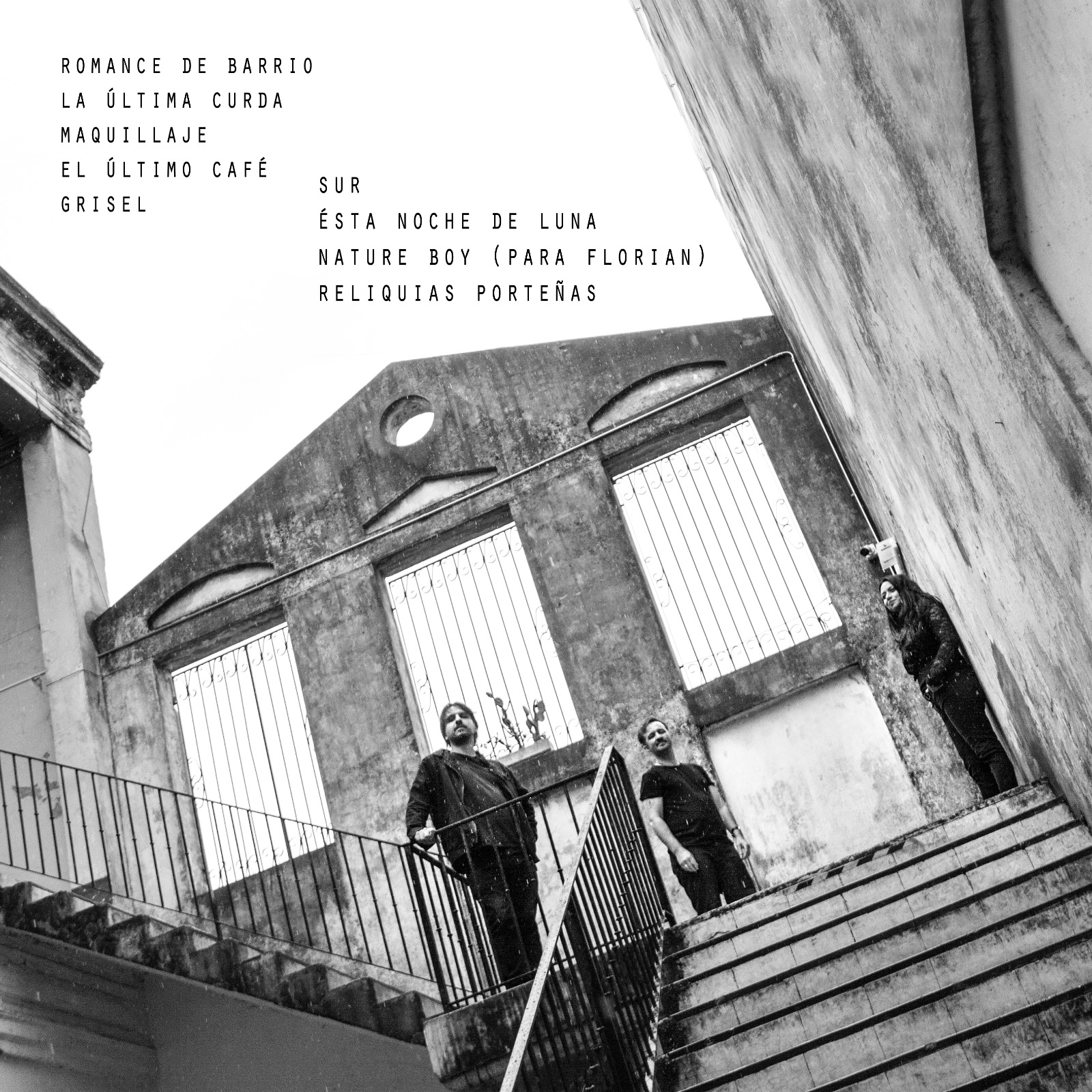 Back cover of Reliquias Porteñas: the tracklist printed above three musicians posed on a concrete staircase
